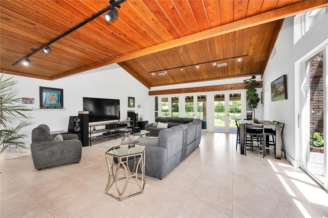 Active With Contract: $2,100,000 (5 beds, 3 baths, 3883 Square Feet)