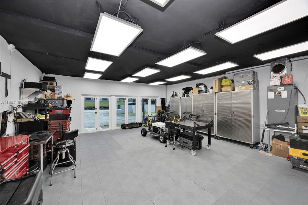 Active With Contract: $2,100,000 (5 beds, 3 baths, 3883 Square Feet)