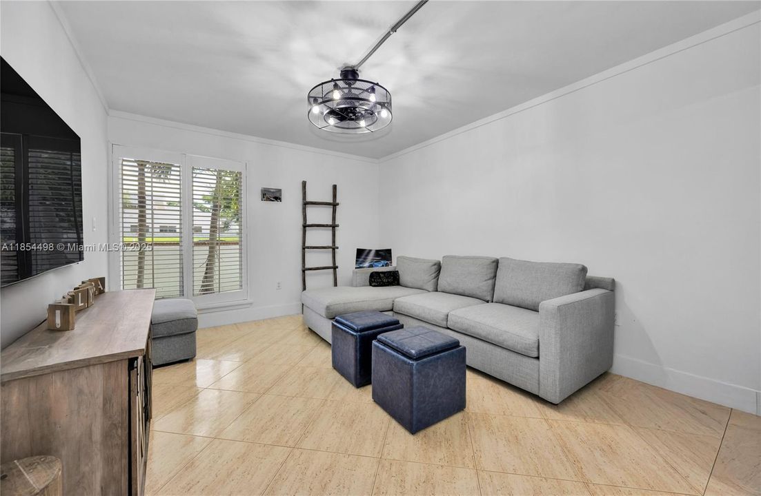 Active With Contract: $2,100,000 (5 beds, 3 baths, 3883 Square Feet)