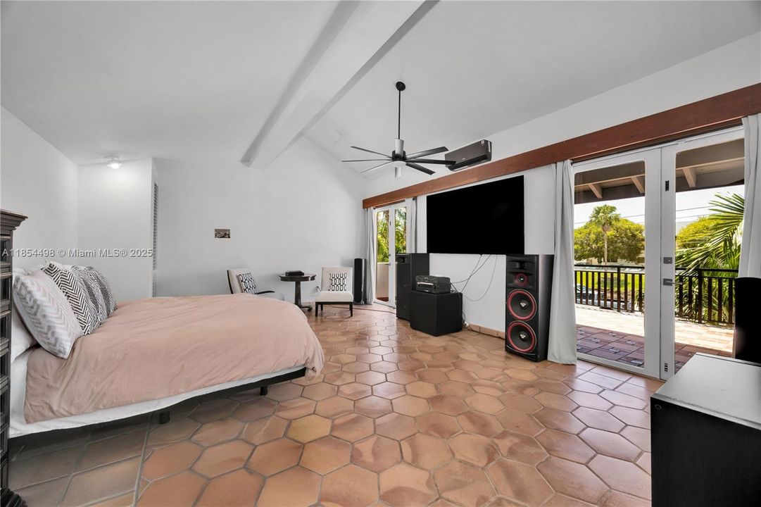 Active With Contract: $2,100,000 (5 beds, 3 baths, 3883 Square Feet)