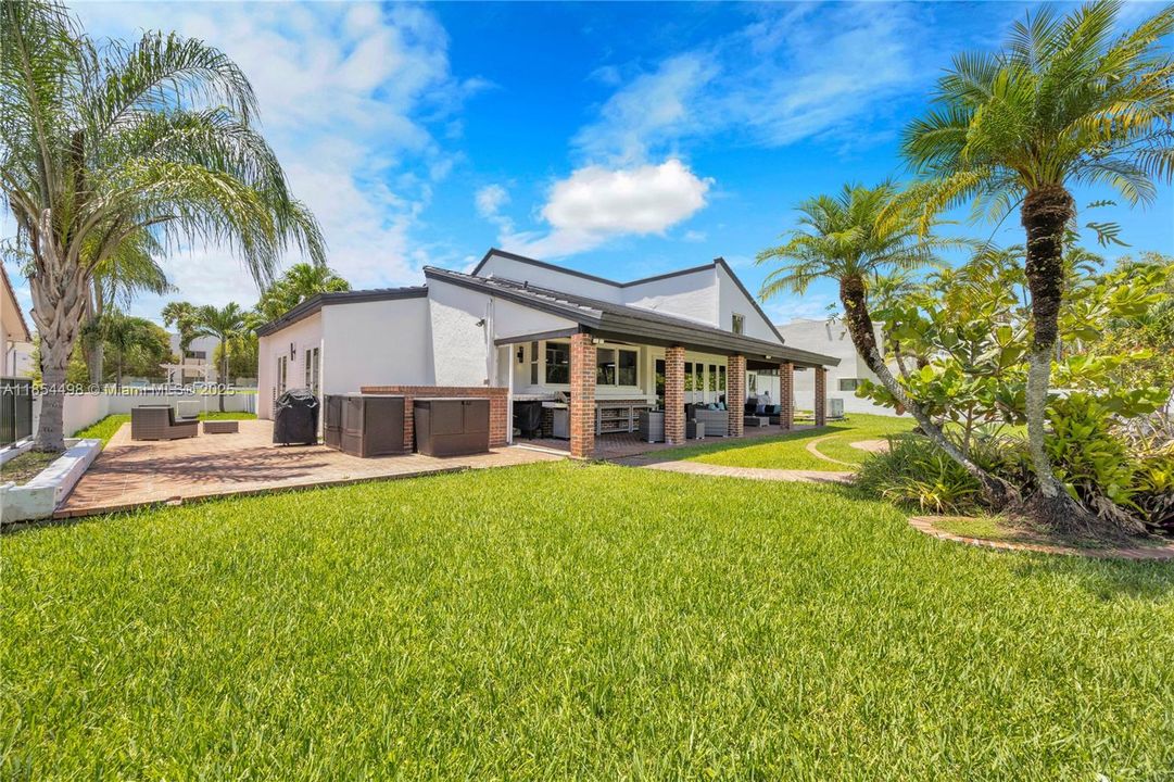 Active With Contract: $2,100,000 (5 beds, 3 baths, 3883 Square Feet)