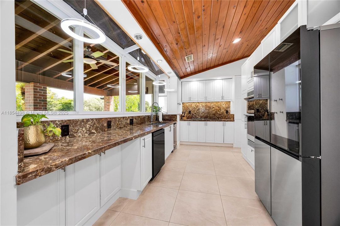 Active With Contract: $2,100,000 (5 beds, 3 baths, 3883 Square Feet)