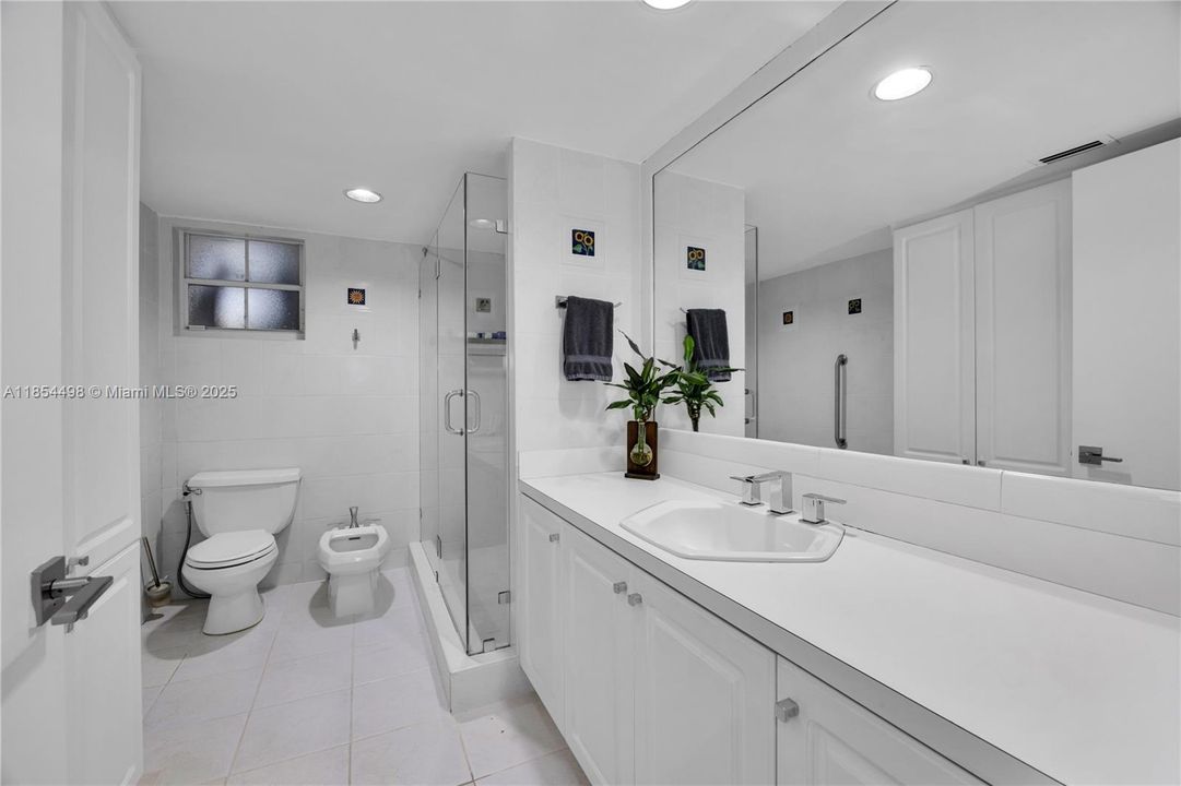 Active With Contract: $2,100,000 (5 beds, 3 baths, 3883 Square Feet)