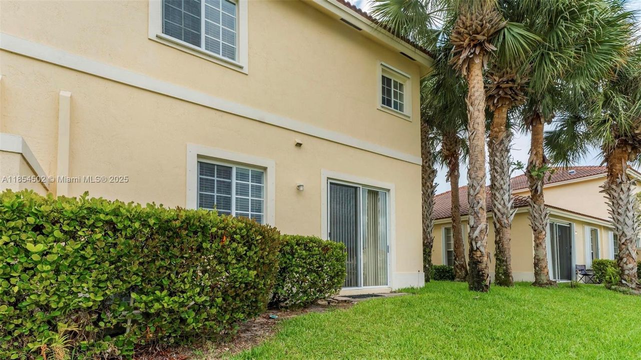 Recently Sold: $375,000 (3 beds, 3 baths, 1514 Square Feet)