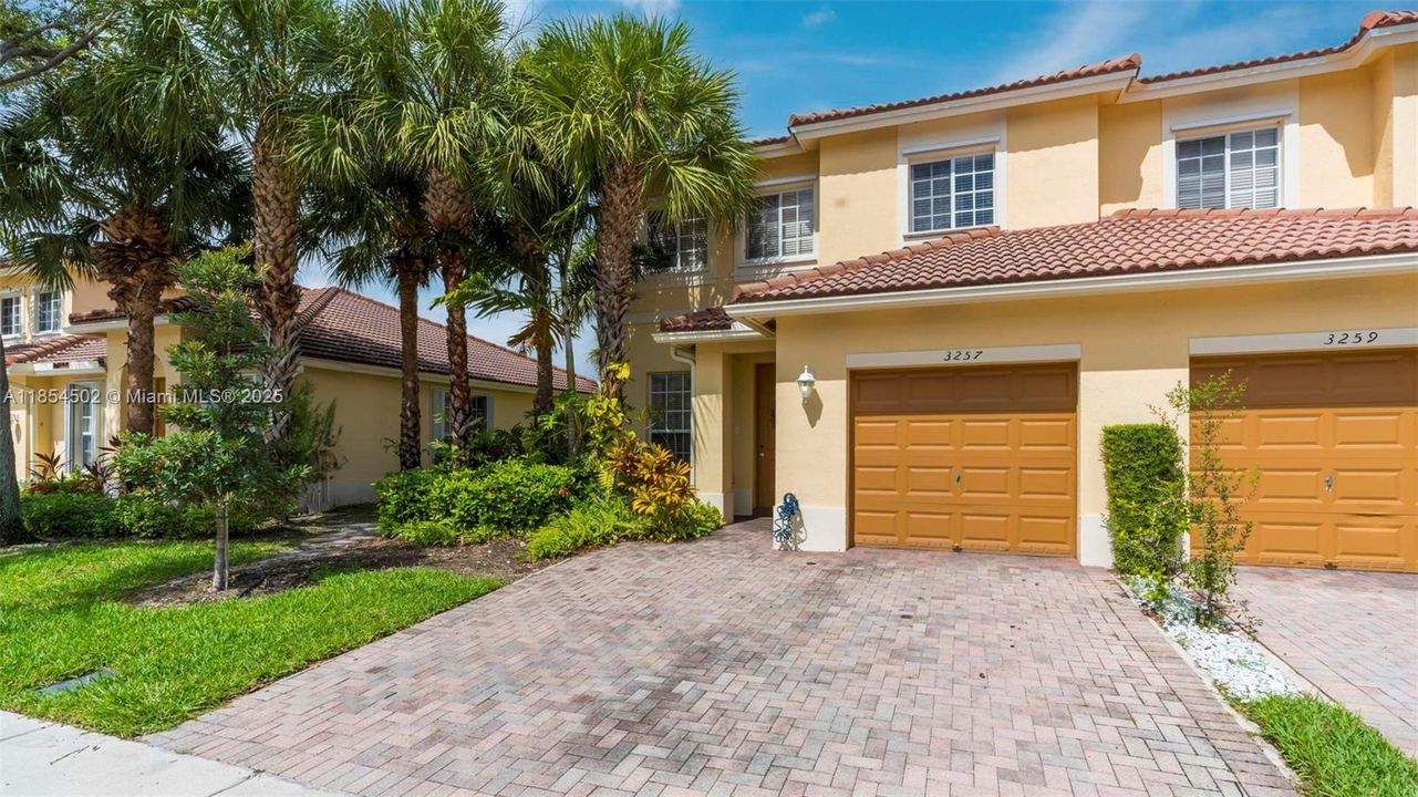 Recently Sold: $375,000 (3 beds, 3 baths, 1514 Square Feet)