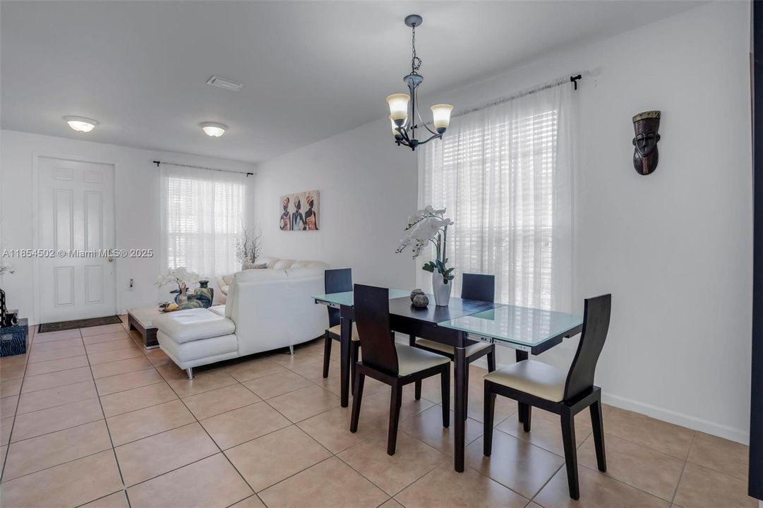 Recently Sold: $375,000 (3 beds, 3 baths, 1514 Square Feet)