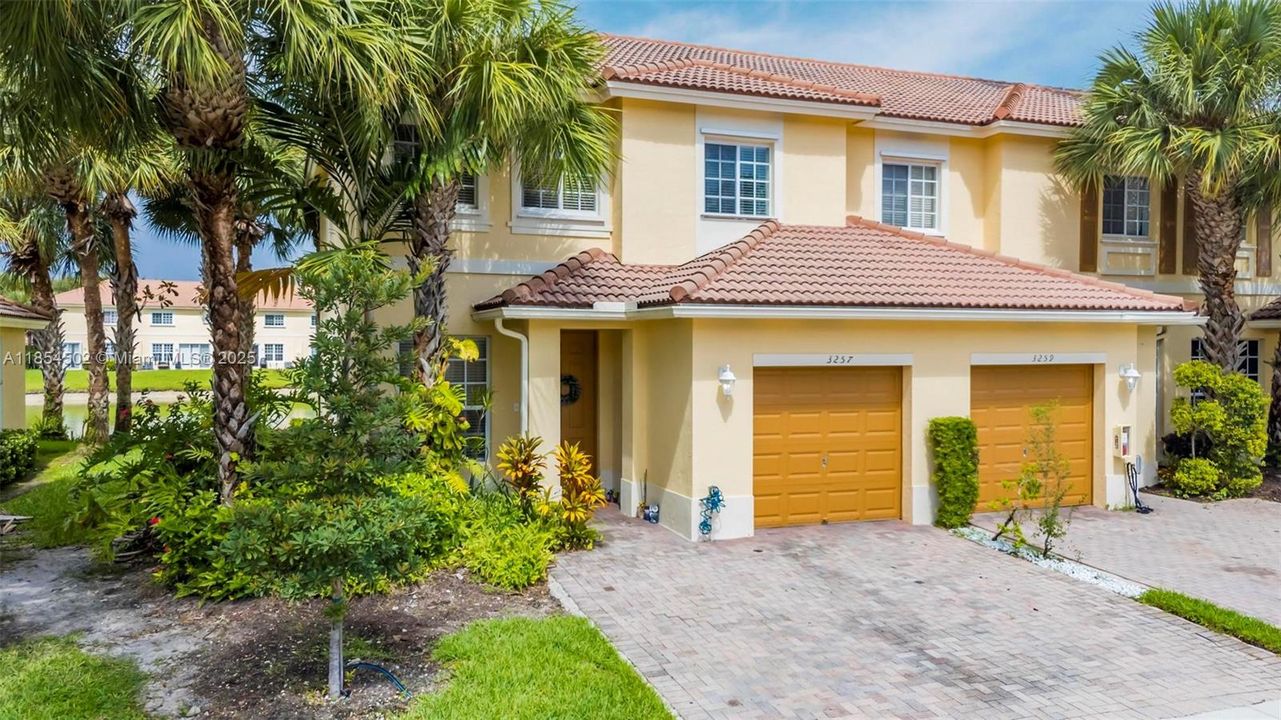 Recently Sold: $375,000 (3 beds, 3 baths, 1514 Square Feet)