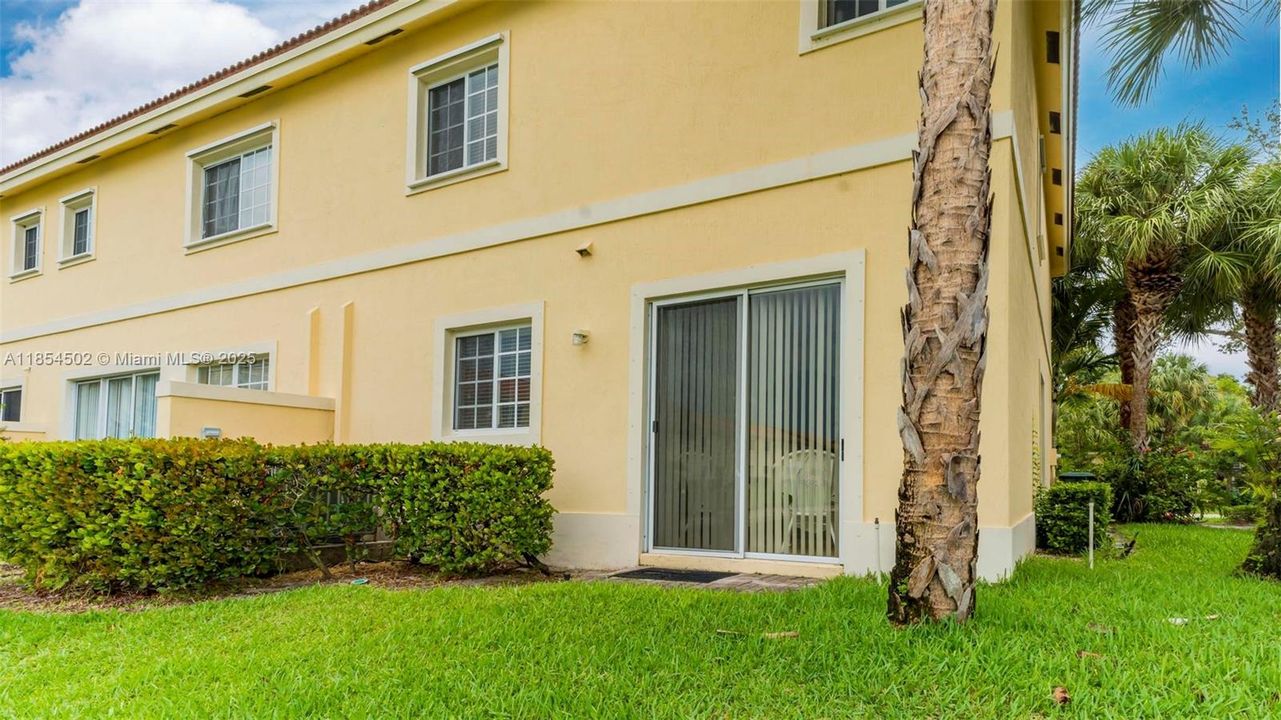 Recently Sold: $375,000 (3 beds, 3 baths, 1514 Square Feet)