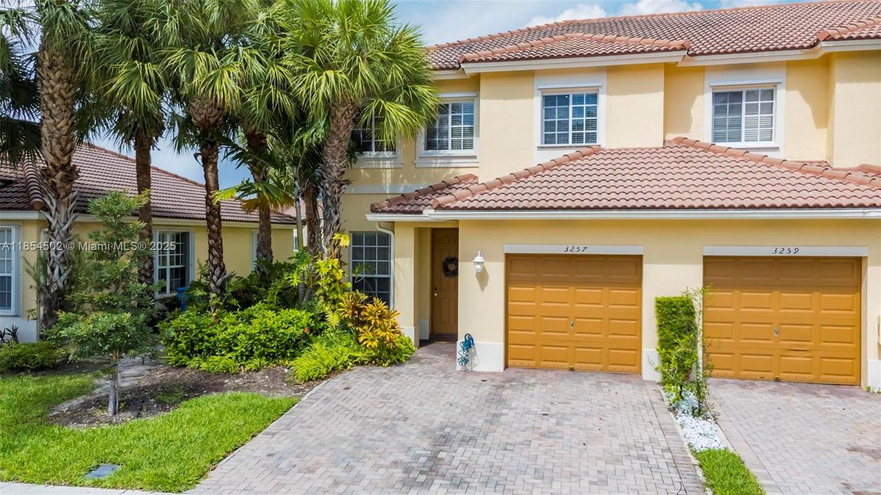 Recently Sold: $375,000 (3 beds, 3 baths, 1514 Square Feet)