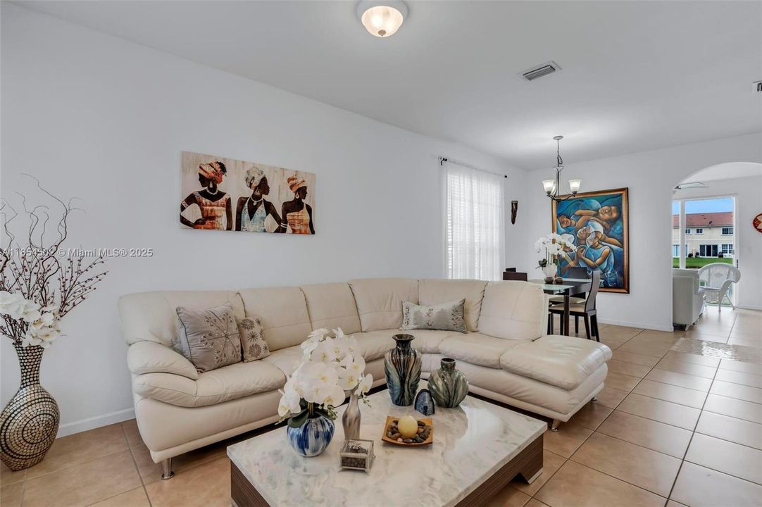 Recently Sold: $375,000 (3 beds, 3 baths, 1514 Square Feet)