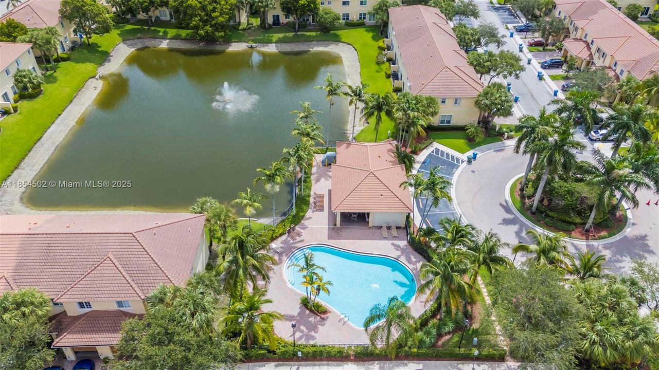 Recently Sold: $375,000 (3 beds, 3 baths, 1514 Square Feet)