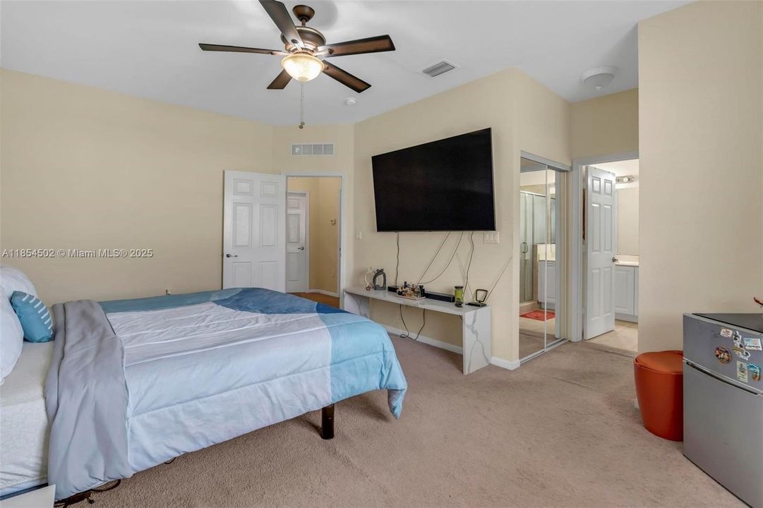 Recently Sold: $375,000 (3 beds, 3 baths, 1514 Square Feet)