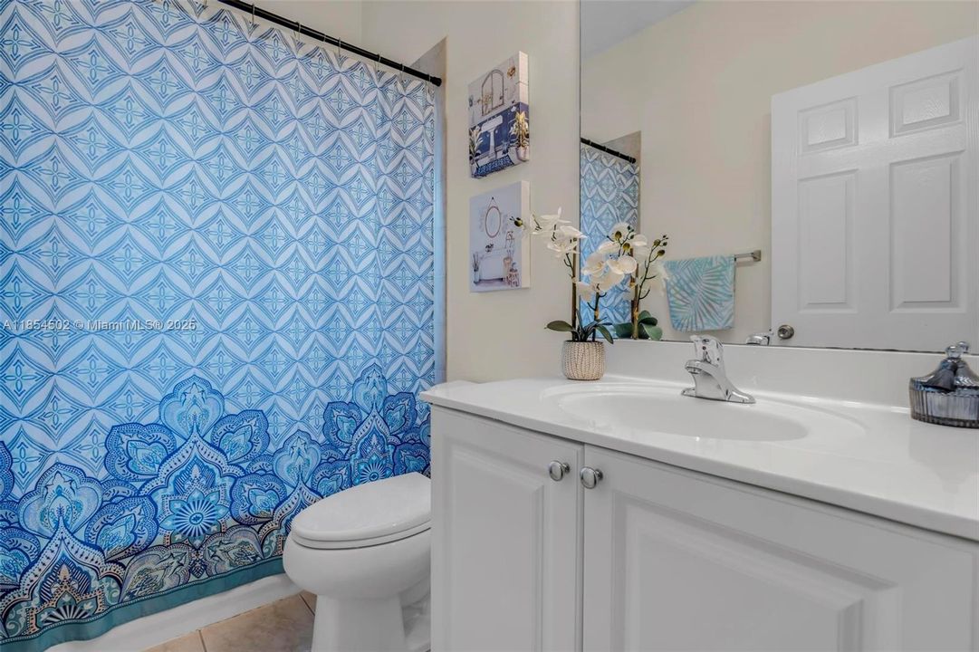 Recently Sold: $375,000 (3 beds, 3 baths, 1514 Square Feet)