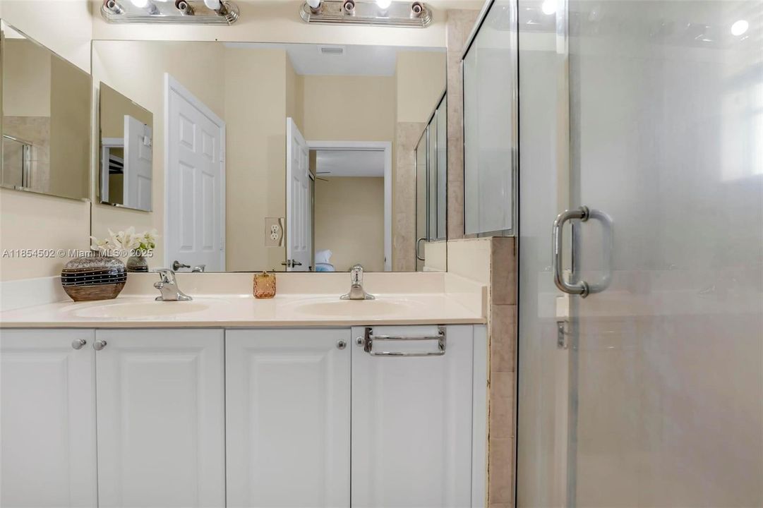 Recently Sold: $375,000 (3 beds, 3 baths, 1514 Square Feet)