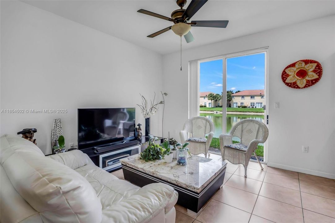 Recently Sold: $375,000 (3 beds, 3 baths, 1514 Square Feet)