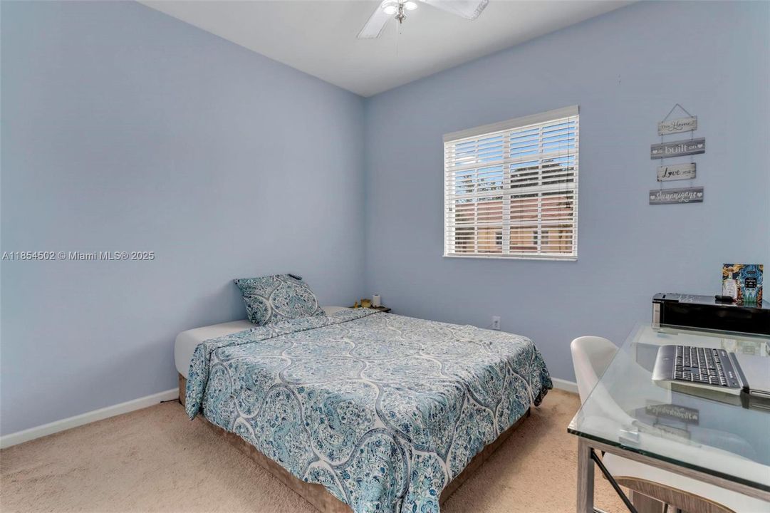 Recently Sold: $375,000 (3 beds, 3 baths, 1514 Square Feet)