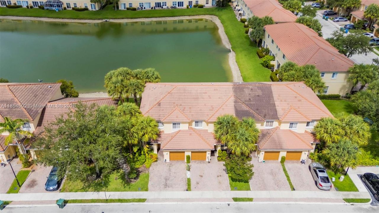 Recently Sold: $375,000 (3 beds, 3 baths, 1514 Square Feet)