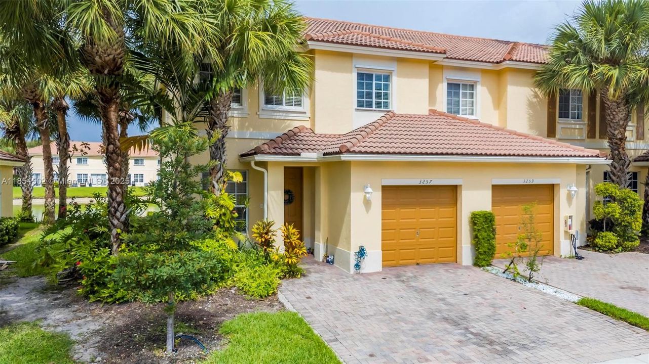 Recently Sold: $375,000 (3 beds, 3 baths, 1514 Square Feet)