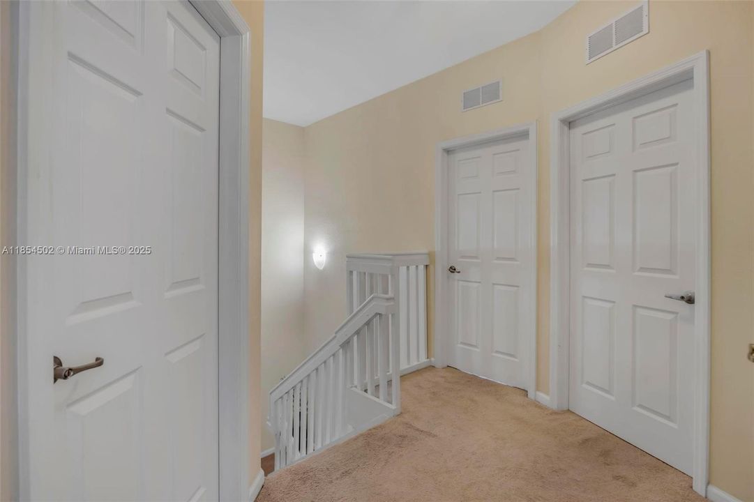 Recently Sold: $375,000 (3 beds, 3 baths, 1514 Square Feet)