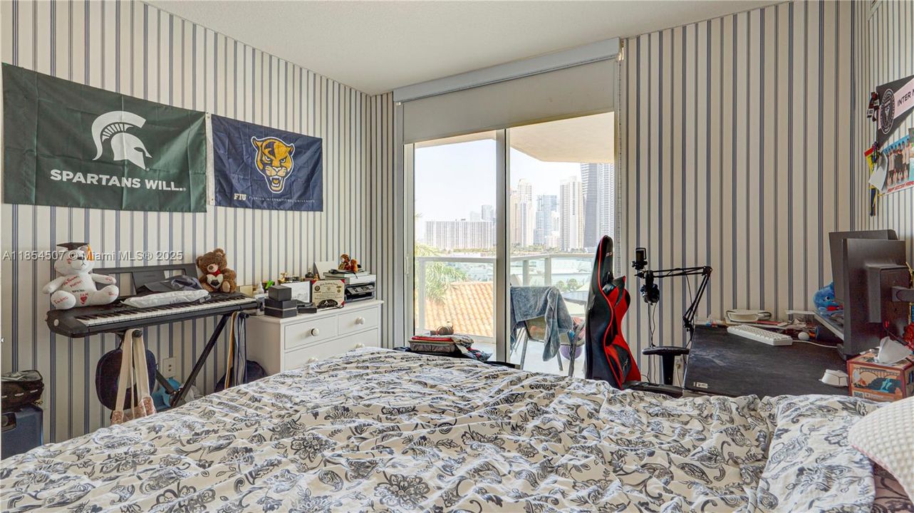 待售: $887,500 (3 贝兹, 2 浴室, 1447 平方英尺)