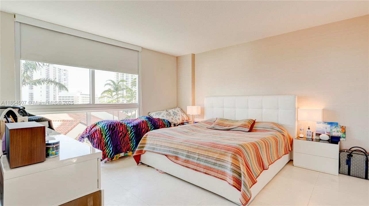 待售: $887,500 (3 贝兹, 2 浴室, 1447 平方英尺)