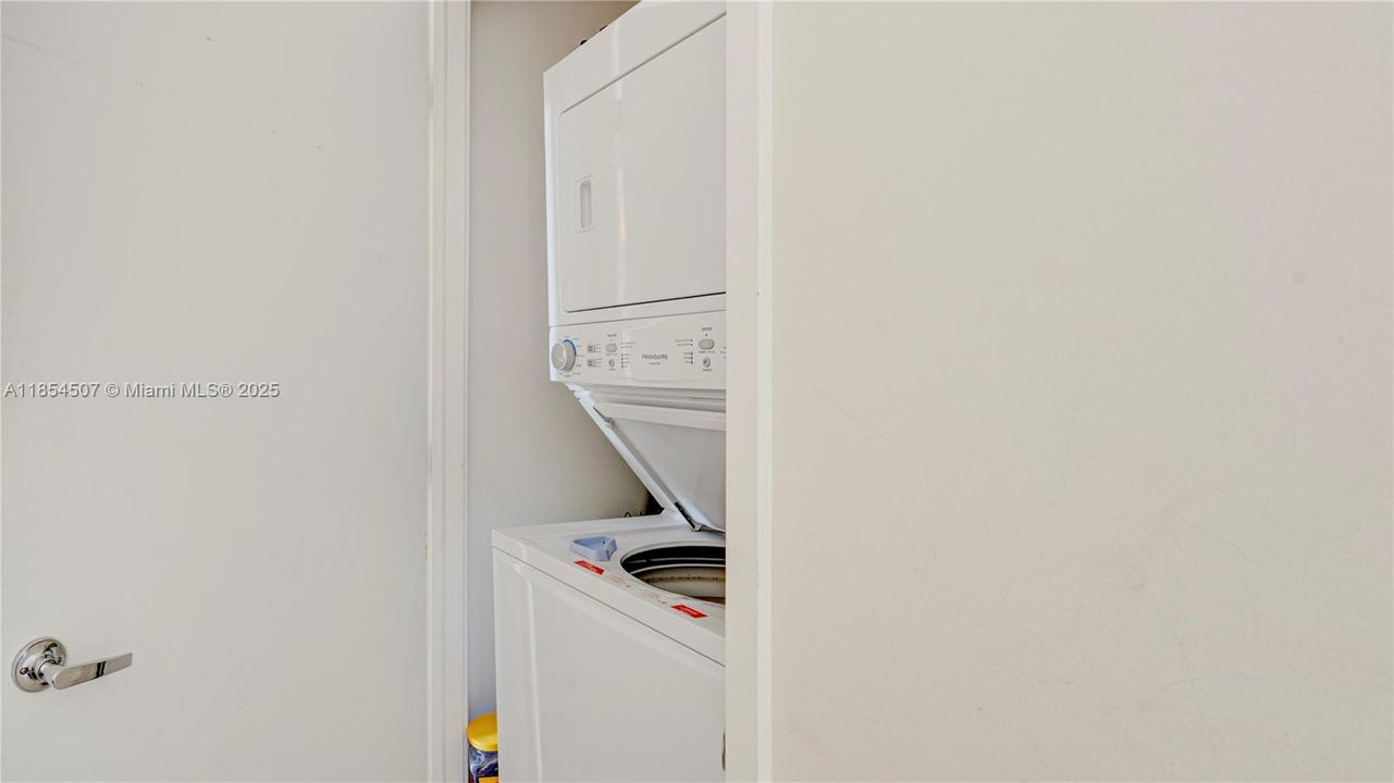 待售: $887,500 (3 贝兹, 2 浴室, 1447 平方英尺)