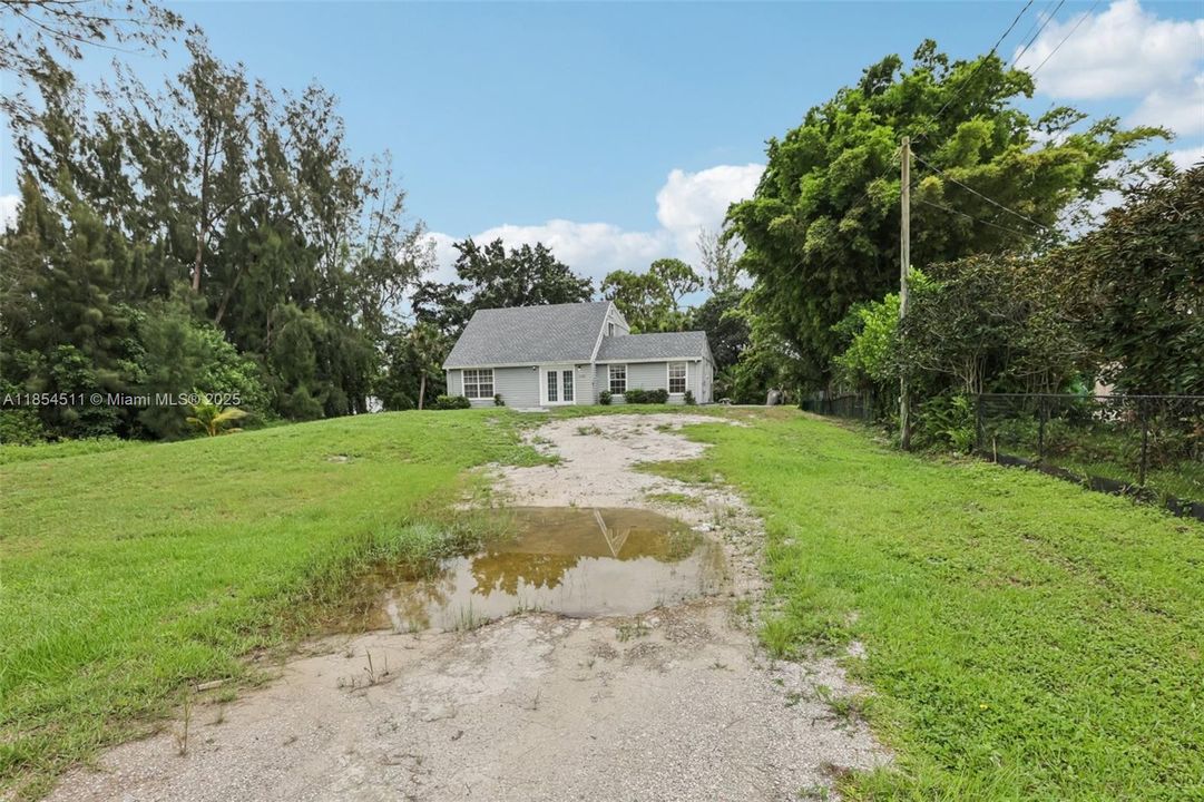 For Sale: $527,500 (4 beds, 2 baths, 2138 Square Feet)