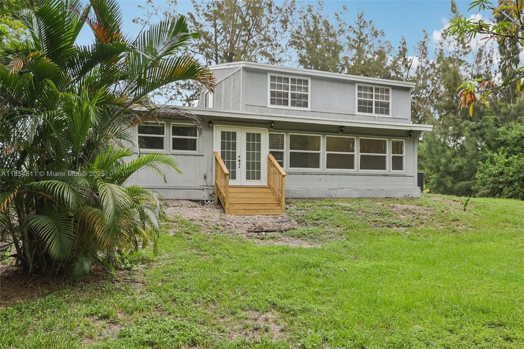 For Sale: $527,500 (4 beds, 2 baths, 2138 Square Feet)