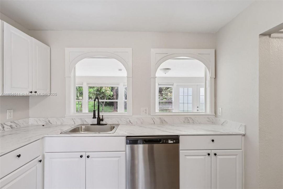 For Sale: $527,500 (4 beds, 2 baths, 2138 Square Feet)