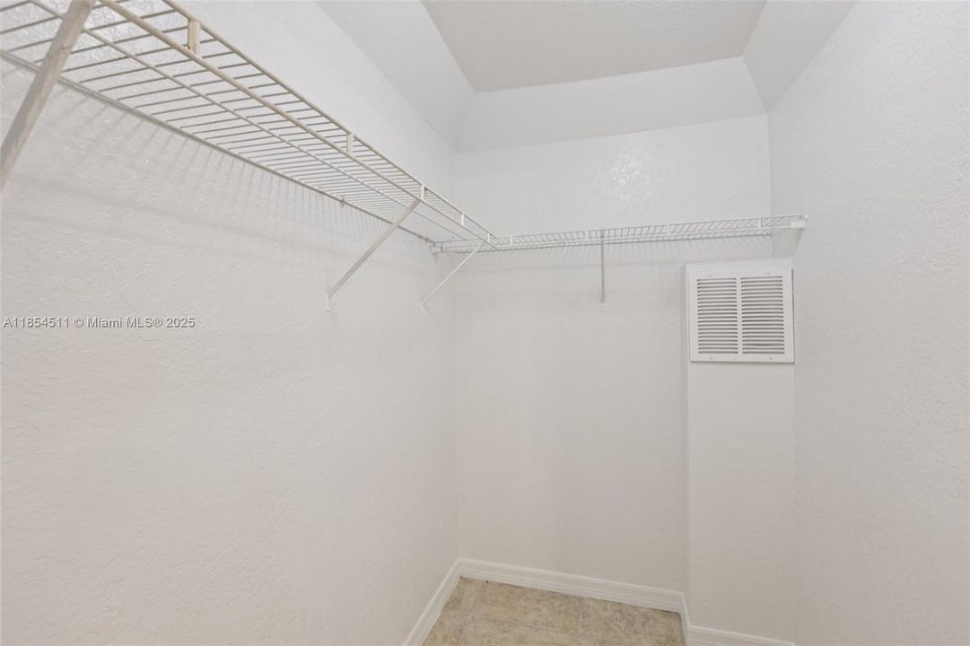 For Sale: $527,500 (4 beds, 2 baths, 2138 Square Feet)