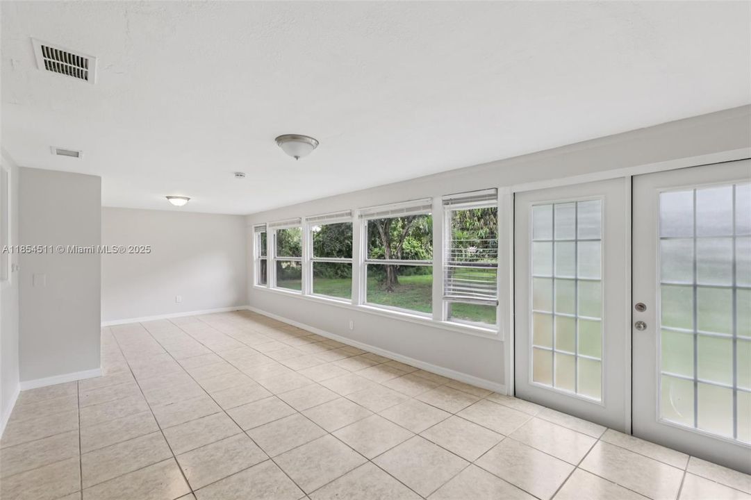 For Sale: $527,500 (4 beds, 2 baths, 2138 Square Feet)