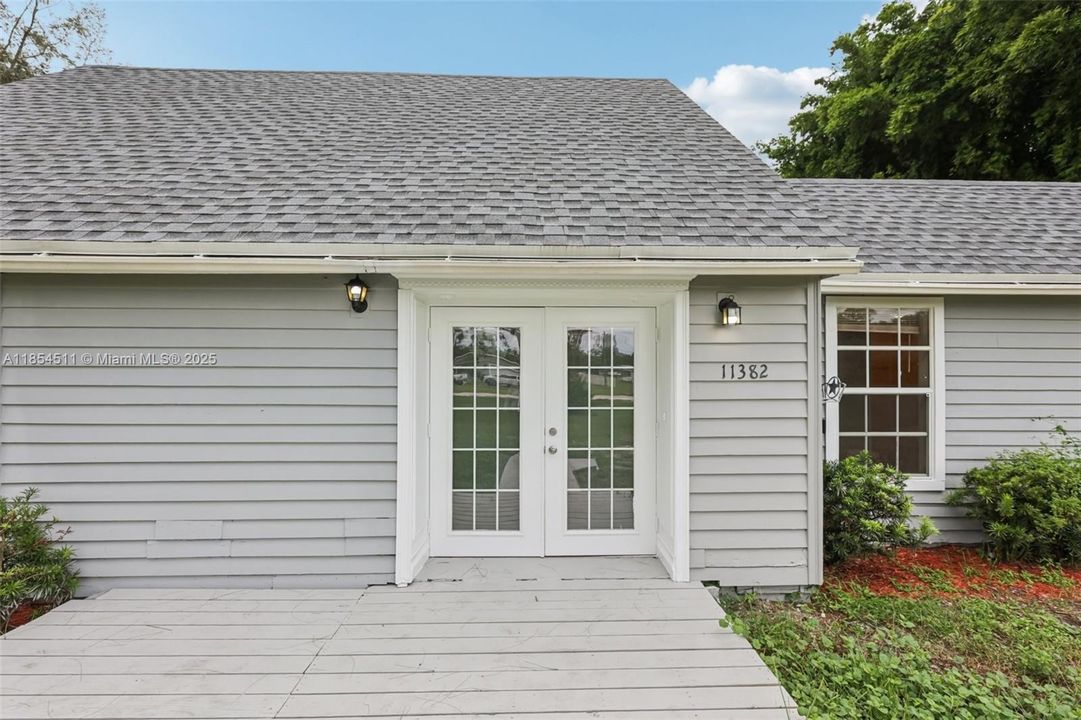 For Sale: $527,500 (4 beds, 2 baths, 2138 Square Feet)