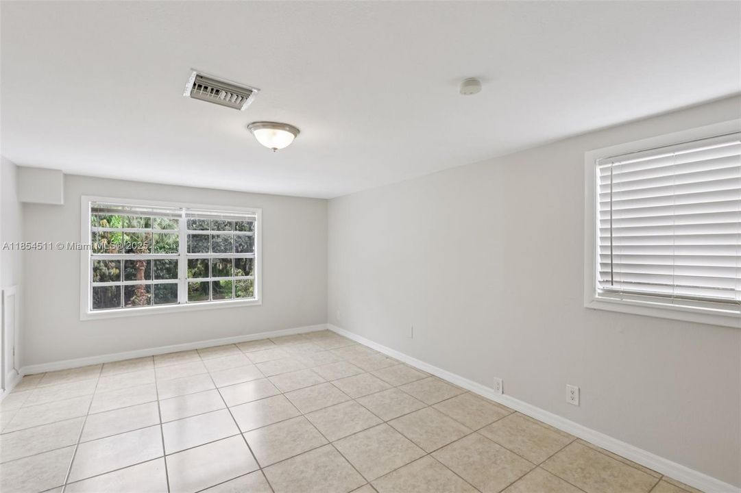 For Sale: $527,500 (4 beds, 2 baths, 2138 Square Feet)