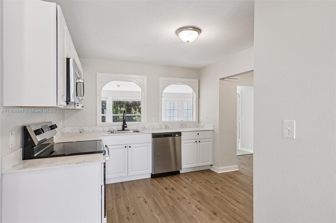 For Sale: $527,500 (4 beds, 2 baths, 2138 Square Feet)