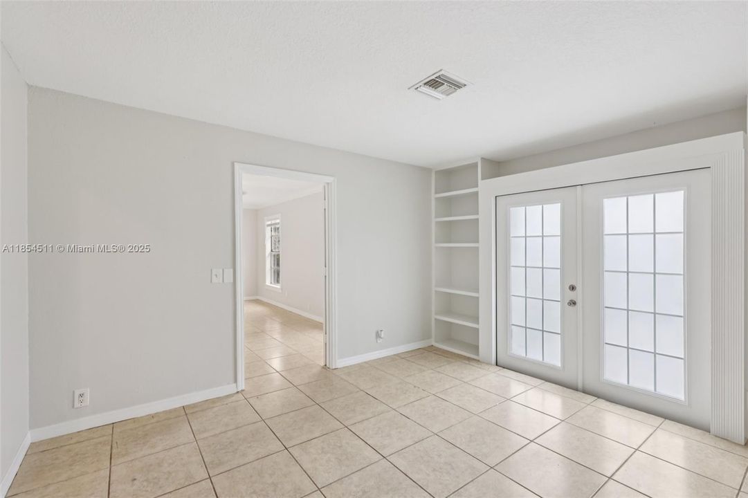 For Sale: $527,500 (4 beds, 2 baths, 2138 Square Feet)