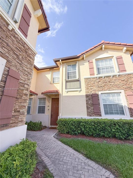 Недавно арендовано: $2,000 (3 спален, 2 ванн, 1379 Квадратных фут)