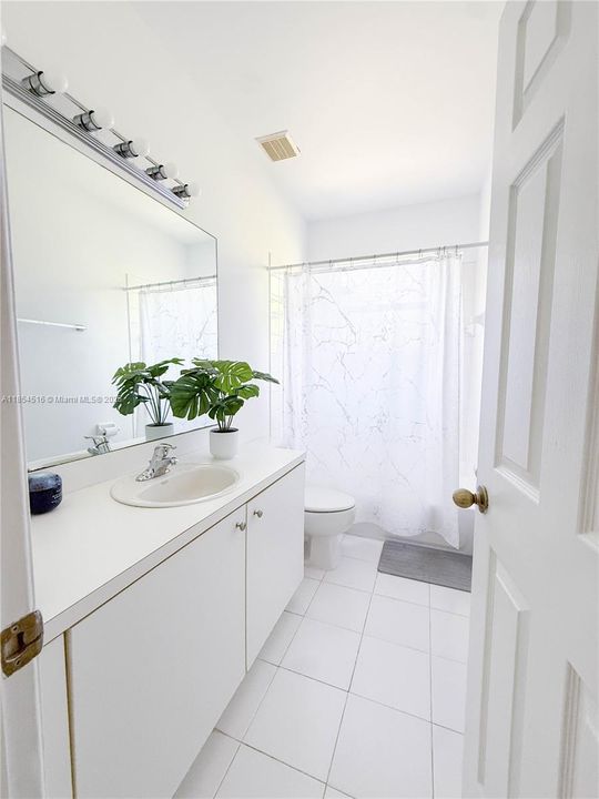 Недавно арендовано: $2,000 (3 спален, 2 ванн, 1379 Квадратных фут)