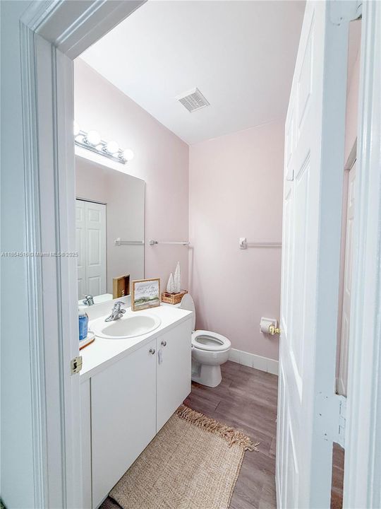 Недавно арендовано: $2,000 (3 спален, 2 ванн, 1379 Квадратных фут)