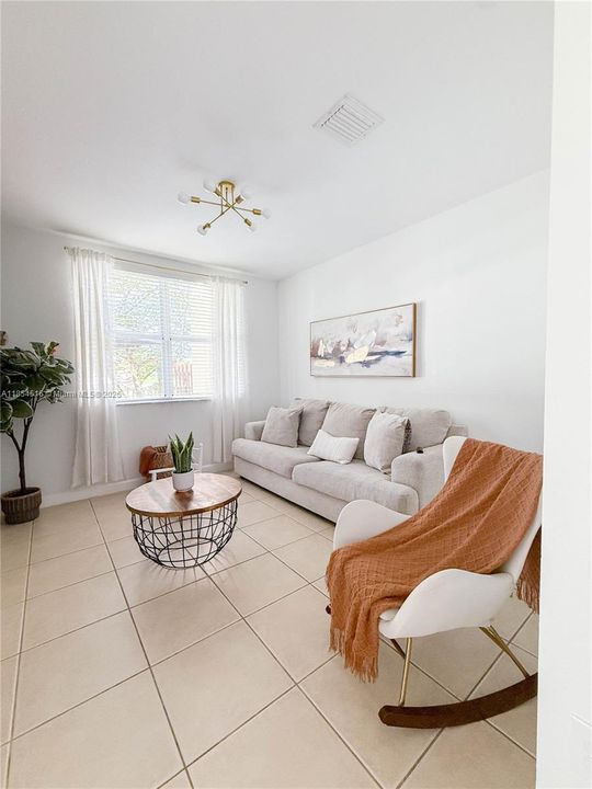 Недавно арендовано: $2,000 (3 спален, 2 ванн, 1379 Квадратных фут)