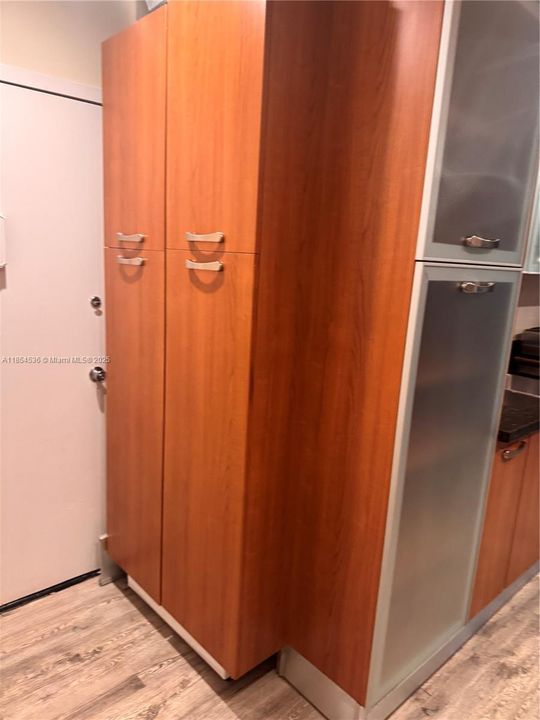 合同活跃: $7,400 (3 贝兹, 2 浴室, 1782 平方英尺)