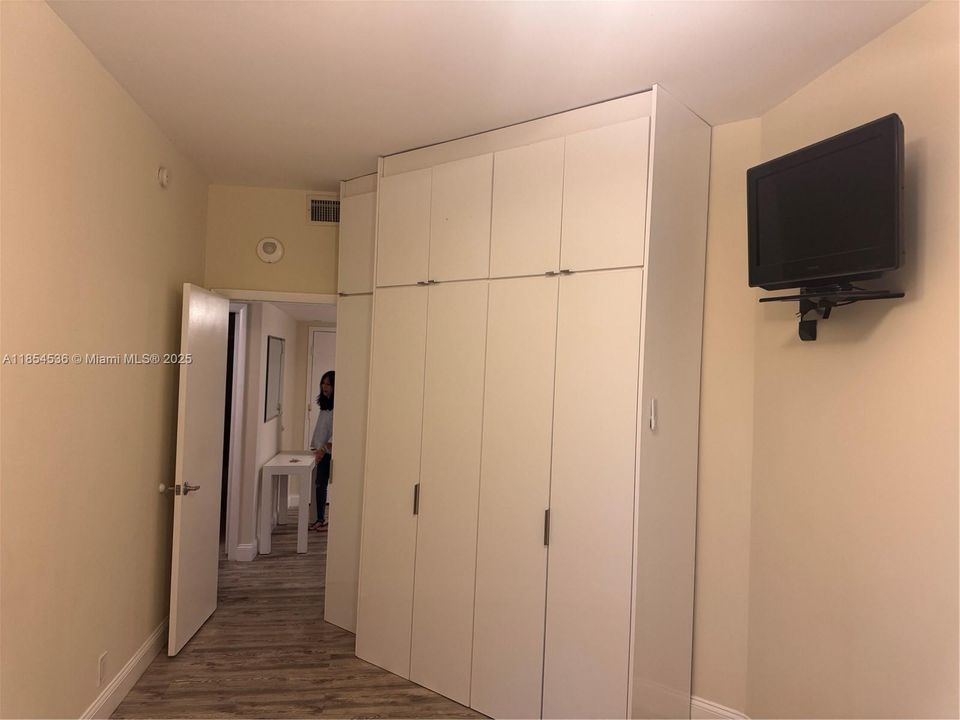 合同活跃: $7,400 (3 贝兹, 2 浴室, 1782 平方英尺)