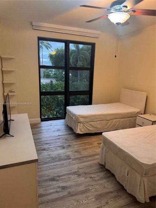 合同活跃: $7,400 (3 贝兹, 2 浴室, 1782 平方英尺)