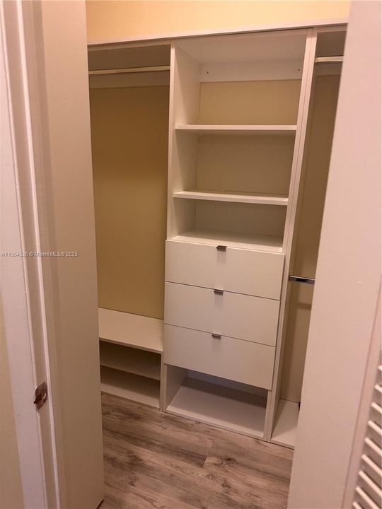 合同活跃: $7,400 (3 贝兹, 2 浴室, 1782 平方英尺)