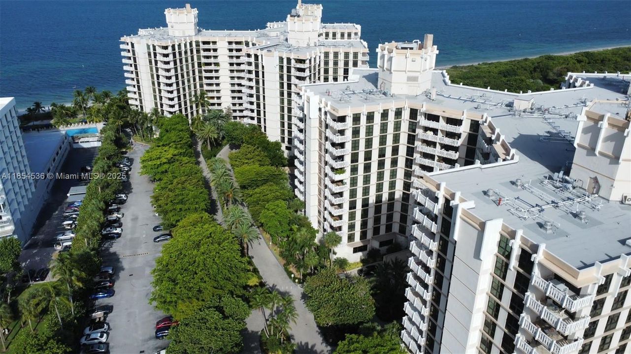 合同活跃: $7,400 (3 贝兹, 2 浴室, 1782 平方英尺)