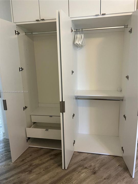 合同活跃: $7,400 (3 贝兹, 2 浴室, 1782 平方英尺)