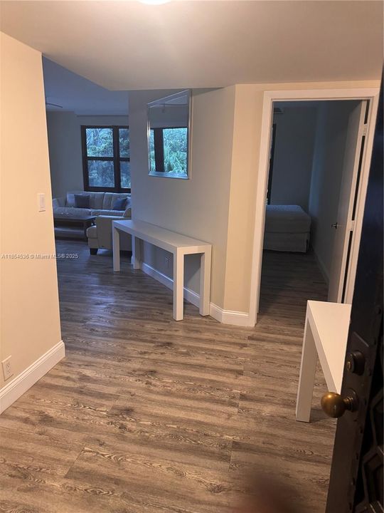 合同活跃: $7,400 (3 贝兹, 2 浴室, 1782 平方英尺)