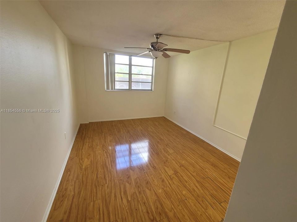 For Sale: $219,000 (2 beds, 2 baths, 1166 Square Feet)