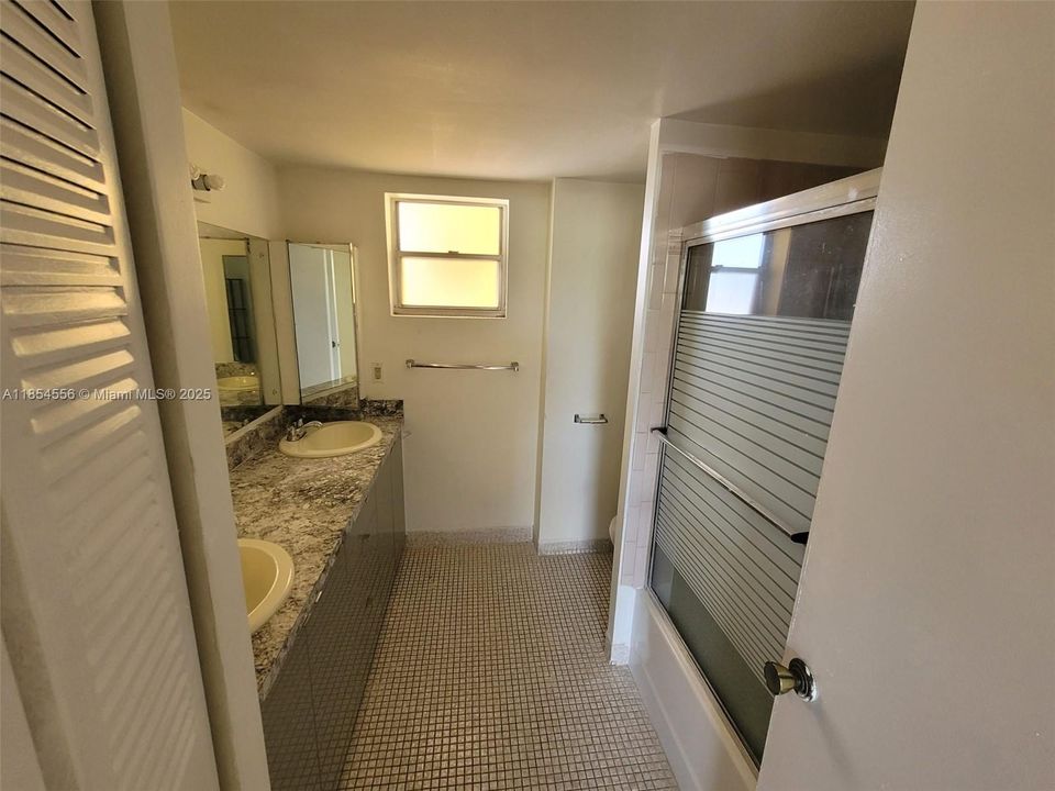 For Sale: $219,000 (2 beds, 2 baths, 1166 Square Feet)