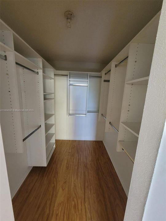 For Sale: $219,000 (2 beds, 2 baths, 1166 Square Feet)