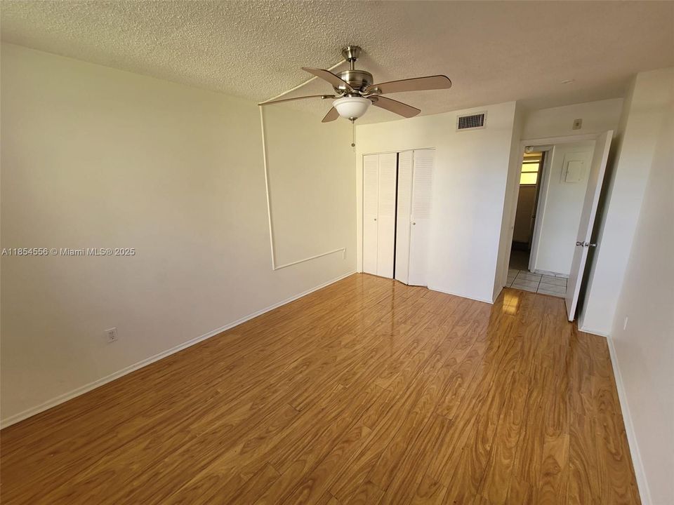 For Sale: $219,000 (2 beds, 2 baths, 1166 Square Feet)